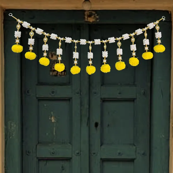 Yellow_&_White_Decorative_Handcrafted_Bandanwar