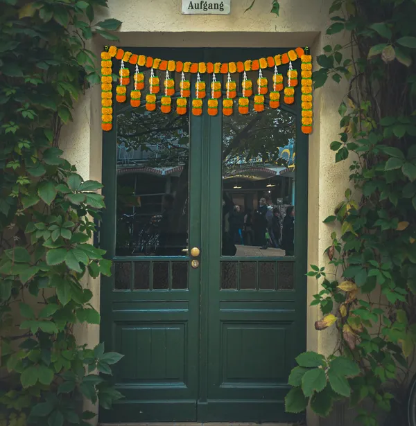 Yellow_&_Orange_Artificial_Marigold_Bandanwar