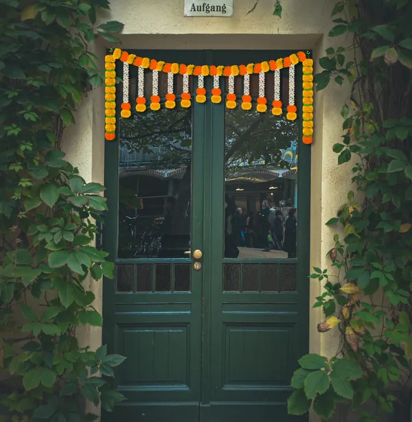 Yellow_&_Orange_Artificial_Marigold_Bandanwar