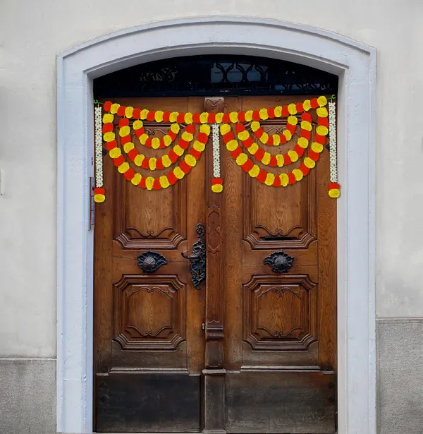 Yellow_&_Red_Decorative_Handcrafted_Bandanwar