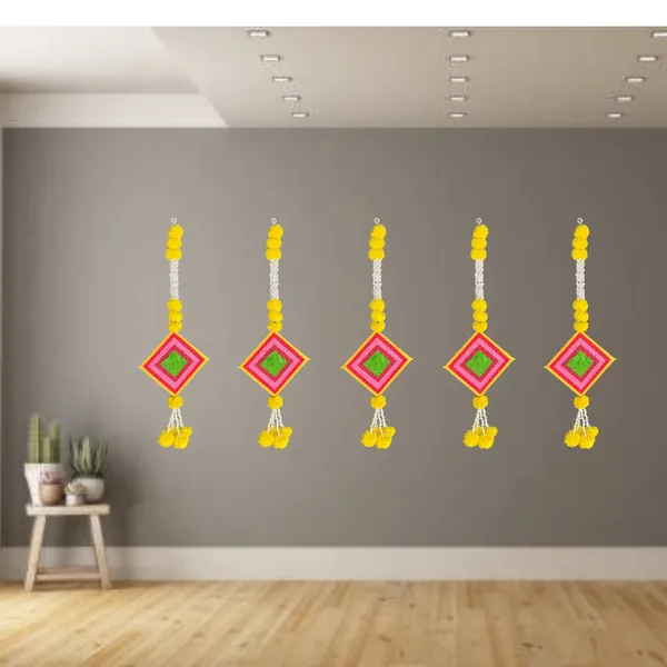 Multicolour_Handmade_Traditional_Design_Woolen_Kites_With_Jasmine_&_Marigold_Garland_Pack_Of_5