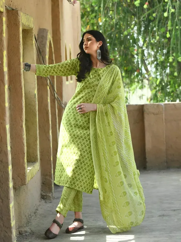 Light_Green_Cotton_Blend_Printed_Kurta_Palazzo_Set_For_Women