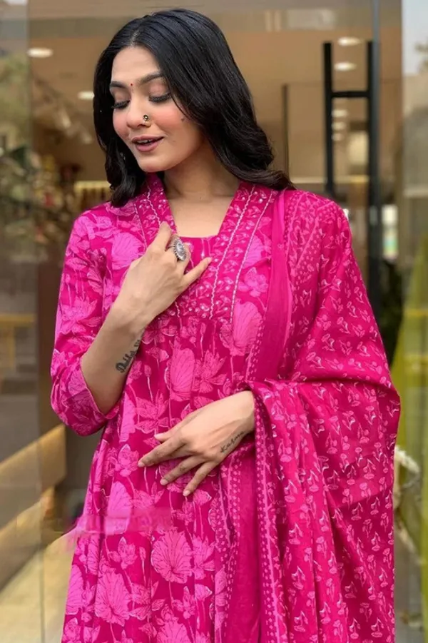 Pink_Cotton_Kurta_With_Pant_&_Dupatta_Set