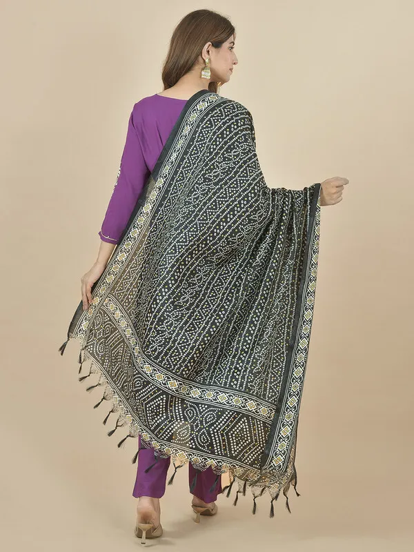 Black_Silk_Blend_Printed_Dupatta_For_Women