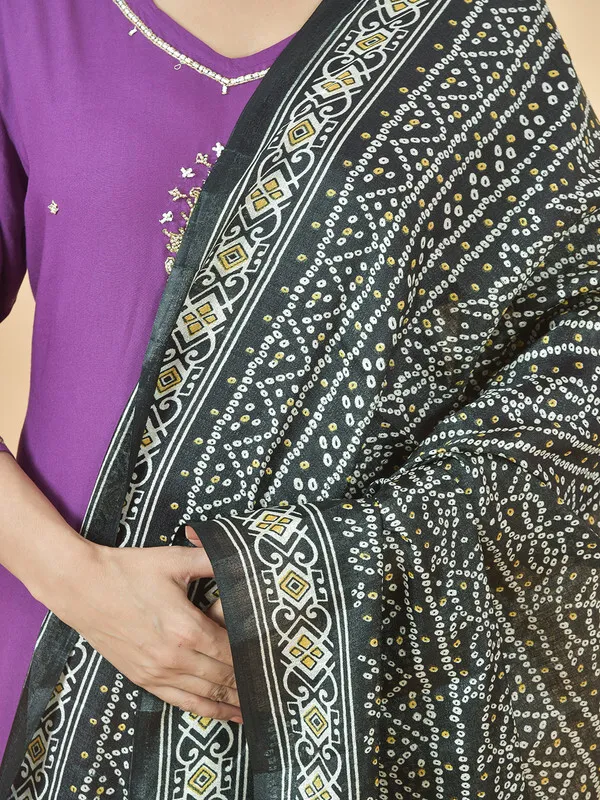 Black_Silk_Blend_Printed_Dupatta_For_Women
