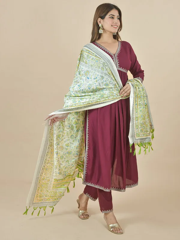 Gold_Silk_Blend_Printed_Dupatta_For_Women