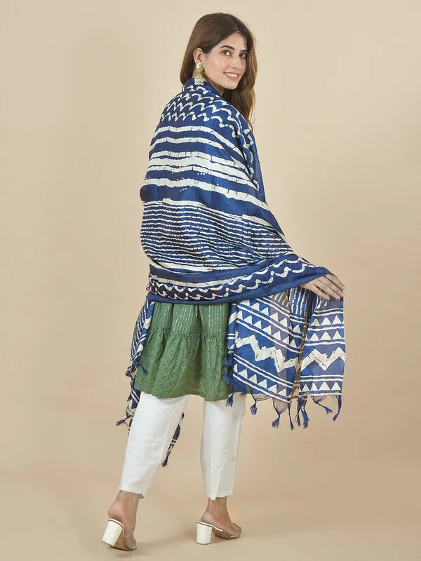 Blue_And_White_Silk_Blend_Printed_Dupatta_For_Women