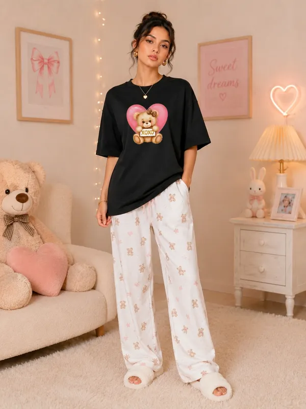 Blacksmith_Black_XOXO_Teddy_Oversized_Rich_Cotton_Graphic_Print_T-Shirt_for_Women_&_Girls