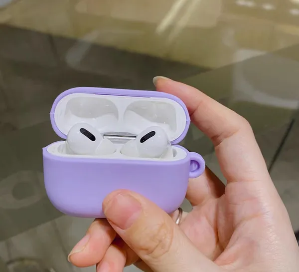 Purple_Silicone_Air_Pods_Cover
