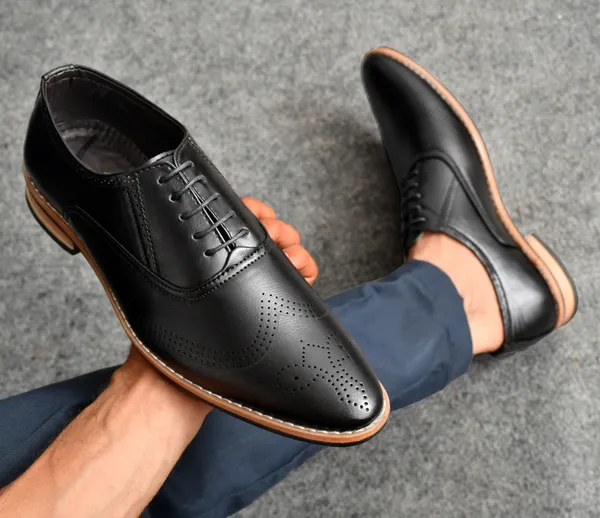 Black_Synthetic_Leather_Classic_Oxford_Formal_Shoes_For_Men