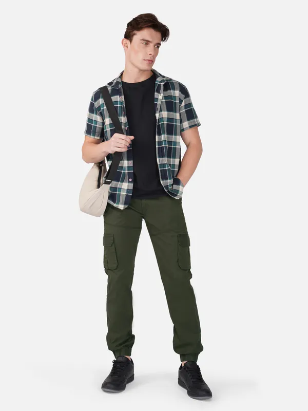 Dark_Green_Cotton_Regular_Fit_Cargo_For_Men