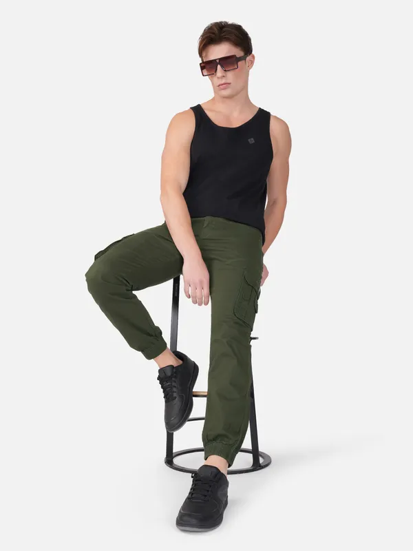 Dark_Green_Cotton_Regular_Fit_Cargo_For_Men