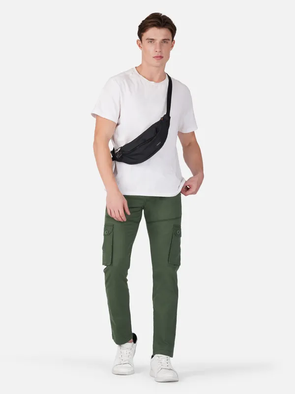 Dark_Green_Cotton_Regular_Fit_Cargo_For_Men