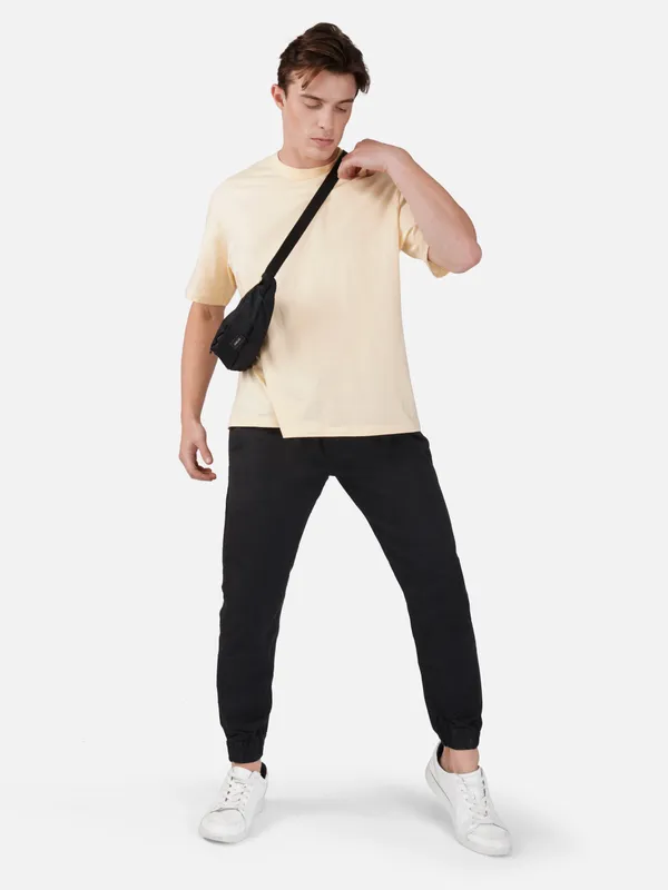 Black_Cotton_Blend_Regular_Fit_Joggers_For_Men