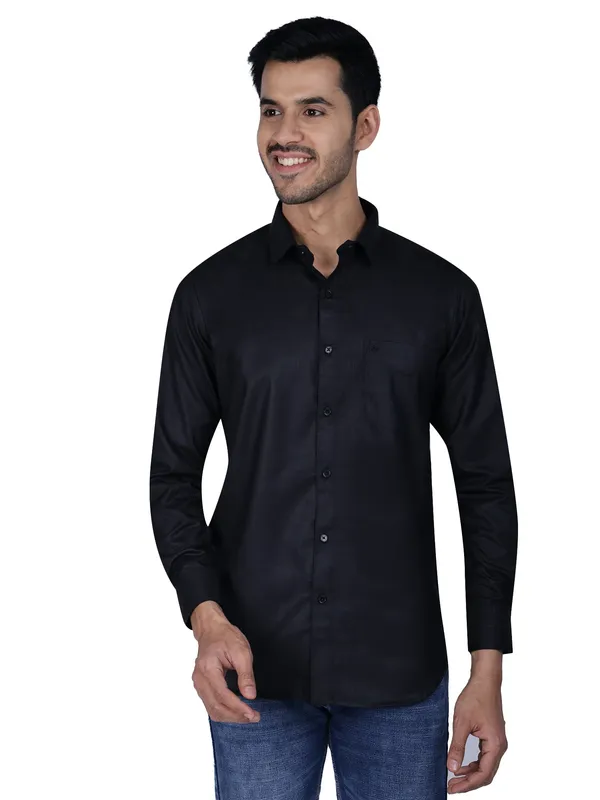 Black_Classic_Cotton_Solid_Shirt_For_Men