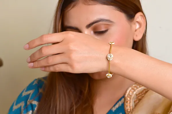 925_sterling_silver_Traditional_Bangle_with_crystal_polki