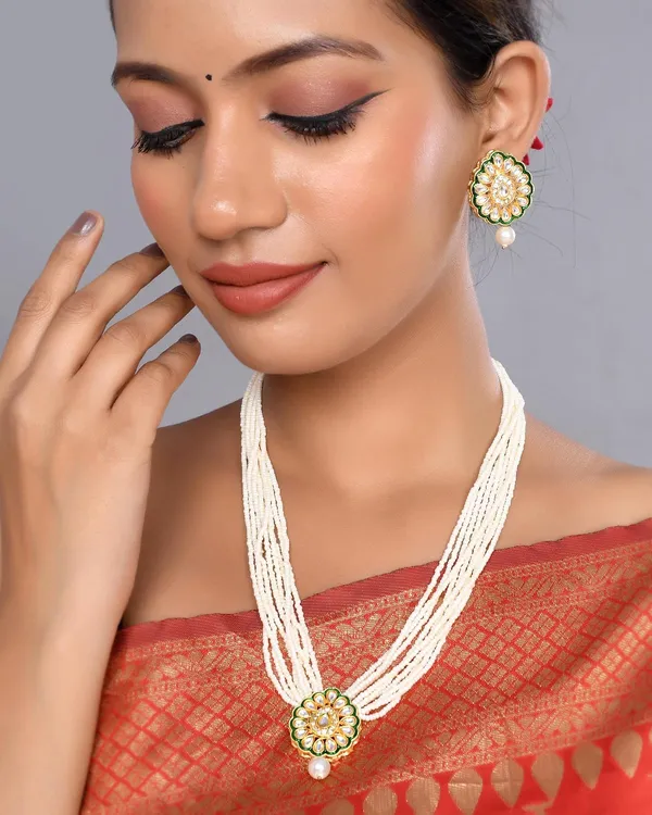 Golden_Ethnic_Necklace_With_Earring_Set_For_Women_|_Ethnic_Shine_Beads_Polki_Necklace_With_Earring_Set