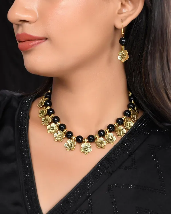Gold_Shine_Beads_Ethnic_Gold_Flower_Necklace_With_Earring_Set_For_Women_|_Gemstone_Jewellery_Set_For_Women_And_Girls