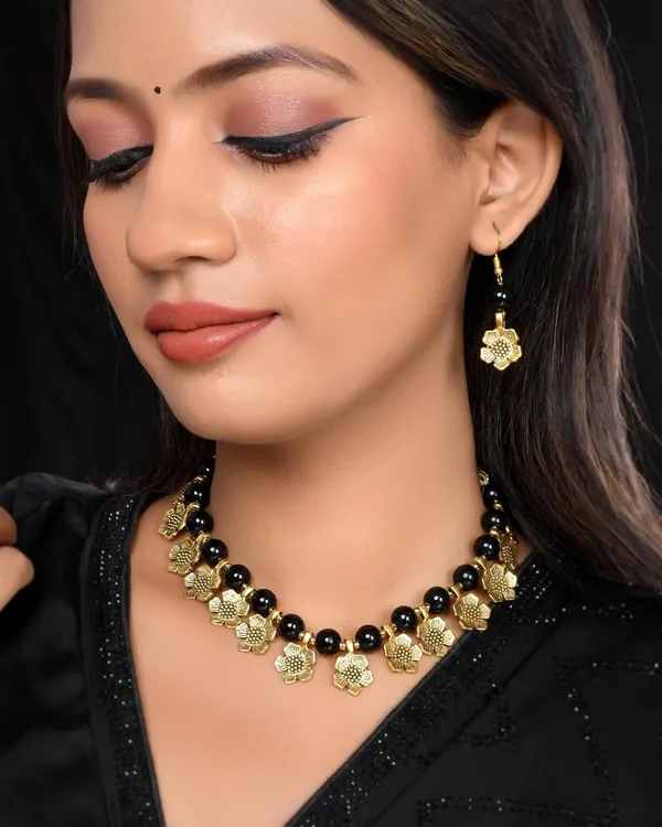 Gold_Shine_Beads_Ethnic_Gold_Flower_Necklace_With_Earring_Set_For_Women_|_Gemstone_Jewellery_Set_For_Women_And_Girls