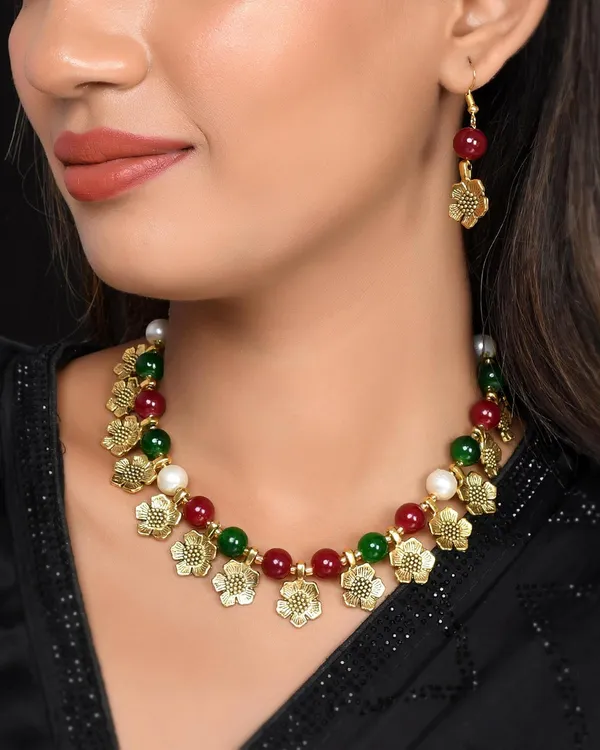 Gold_Shine_Beads_Ethnic_Gold_Flower_Necklace_With_Earring_Set_For_Women_|_Gemstone_Jewellery_Set_For_Women_And_Girls