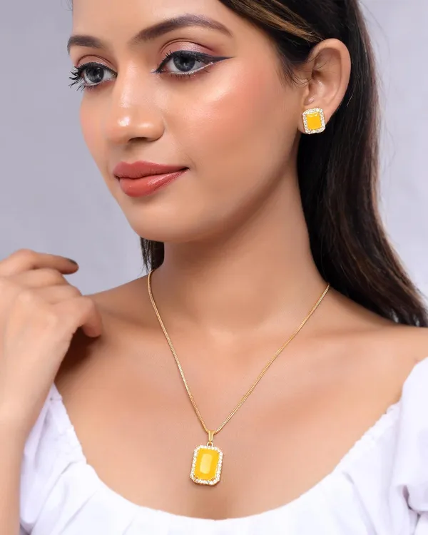 Yellow_Sapphire_Sapphire_Gemstone_Ethnic_Pandent_With_Earring_Set_|_Stone_Jewellery_Set_For_Women_And_Girls