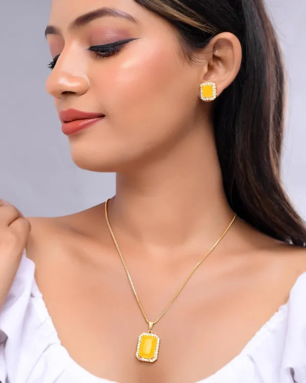 Yellow_Sapphire_Sapphire_Gemstone_Ethnic_Pandent_With_Earring_Set_|_Stone_Jewellery_Set_For_Women_And_Girls