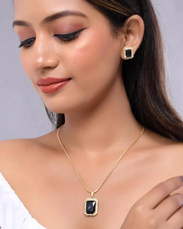 Black_Onyx_Sapphire_Gemstone_Ethnic_Pandent_With_Earring_Set_|_Stone_Jewellery_Set_For_Women_And_Girls