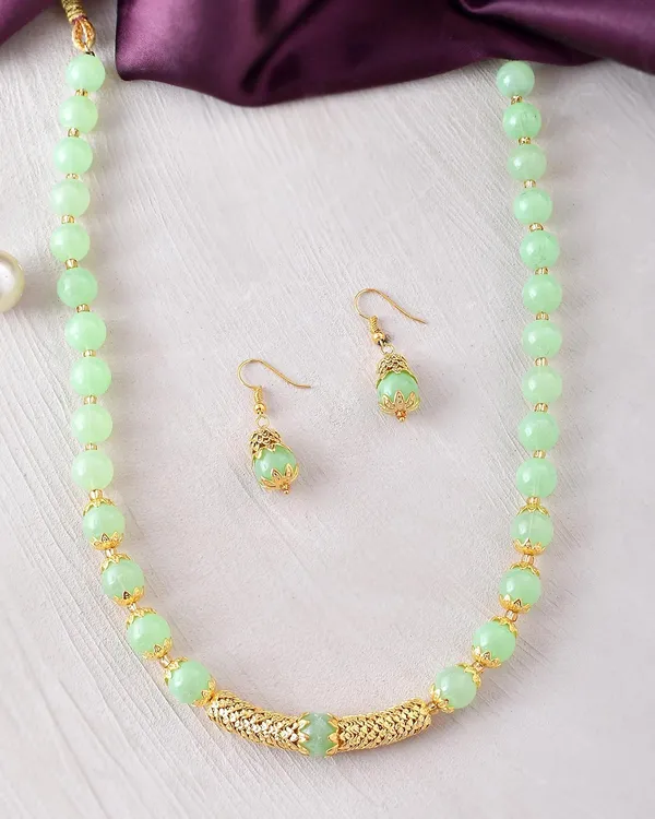 Light_Green_Sapphire_Shine_Round_Beads_Ethnic_Gold_Line_Necklace_With_Earring_Set_|_Gemstone_Jewellery_Set_For_Women_And_Girls