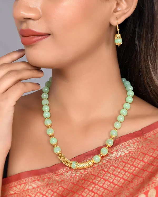 Light_Green_Sapphire_Shine_Round_Beads_Ethnic_Gold_Line_Necklace_With_Earring_Set_|_Gemstone_Jewellery_Set_For_Women_And_Girls