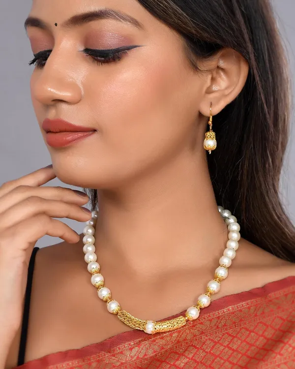 Crystal_Shine_Round_Beads_Ethnic_Gold_Line_Necklace_With_Earring_Set_|_Gemstone_Jewellery_Set_For_Women_And_Girls