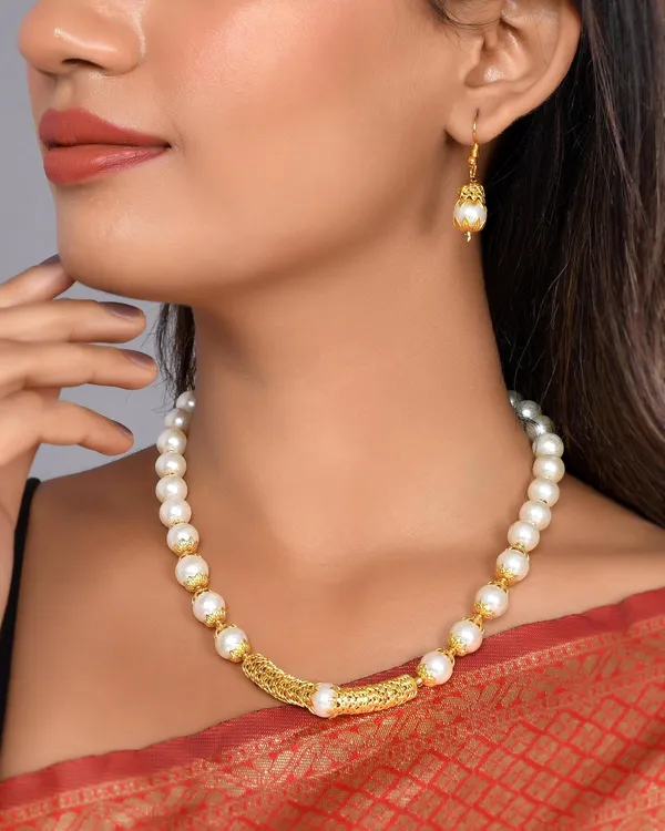Crystal_Shine_Round_Beads_Ethnic_Gold_Line_Necklace_With_Earring_Set_|_Gemstone_Jewellery_Set_For_Women_And_Girls