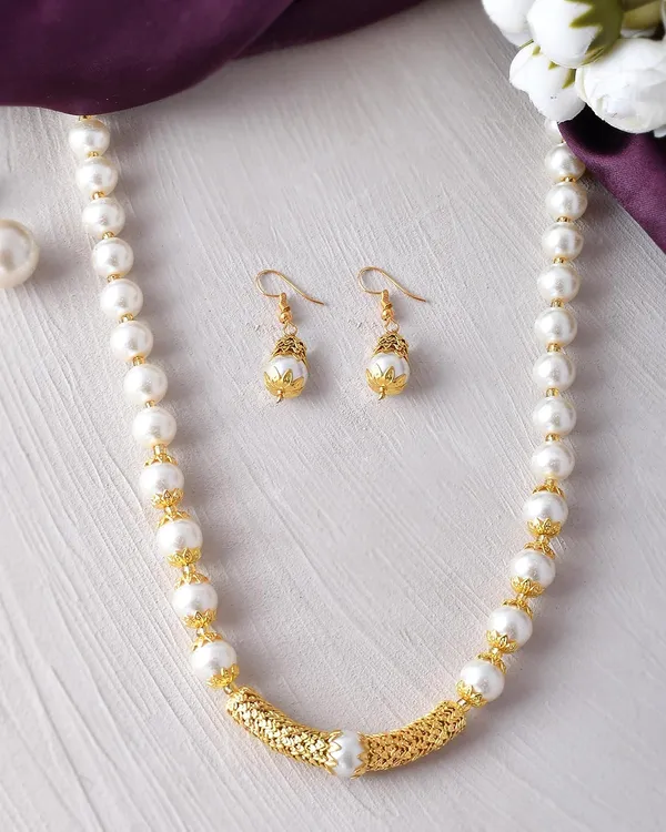 Crystal_Shine_Round_Beads_Ethnic_Gold_Line_Necklace_With_Earring_Set_|_Gemstone_Jewellery_Set_For_Women_And_Girls
