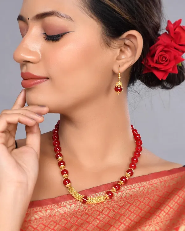 Red_Sapphire_Shine_Round_Beads_Ethnic_Gold_Line_Necklace_With_Earring_Set_|_Gemstone_Jewellery_Set_For_Women_And_Girls