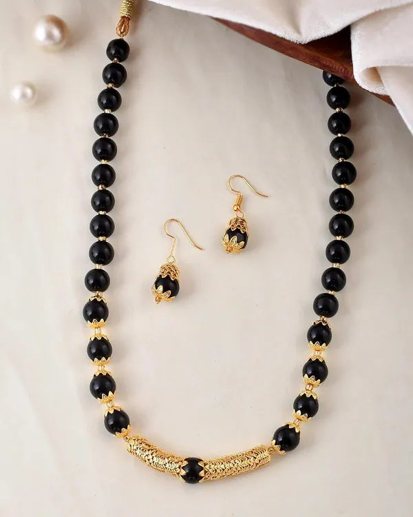 Black_Onyx_Shine_Round_Beads_Ethnic_Gold_Line_Necklace_With_Earring_Set_|_Gemstone_Jewellery_Set_For_Women_And_Girls