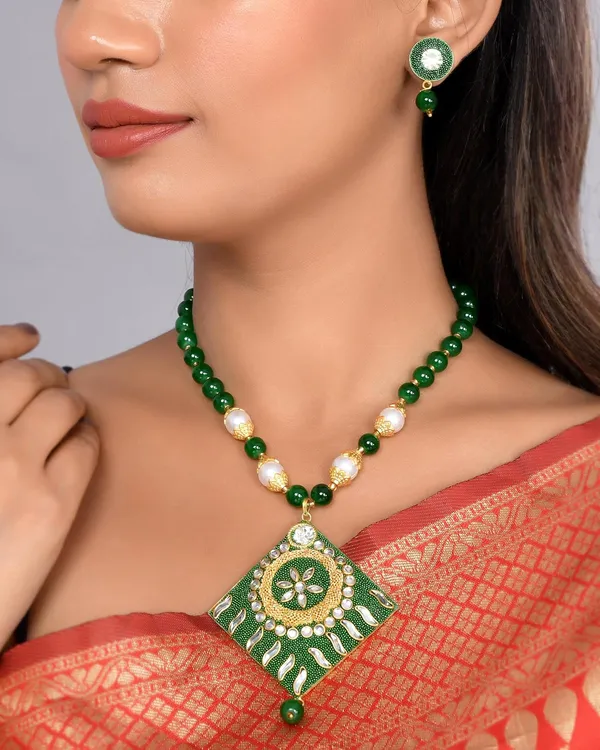 Emerald_Shine_Beads_Square_Necklace_With_Earring_Set_|_Gemstone_Jewellery_Set_For_Women_And_Girls