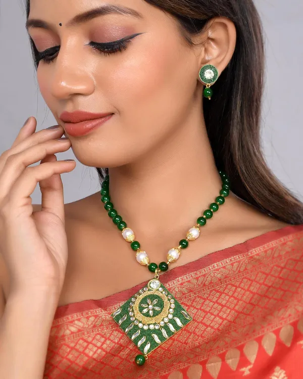 Emerald_Shine_Beads_Square_Necklace_With_Earring_Set_|_Gemstone_Jewellery_Set_For_Women_And_Girls