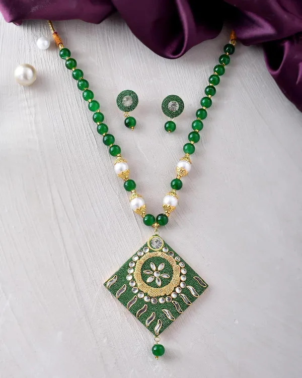 Emerald_Shine_Beads_Square_Necklace_With_Earring_Set_|_Gemstone_Jewellery_Set_For_Women_And_Girls