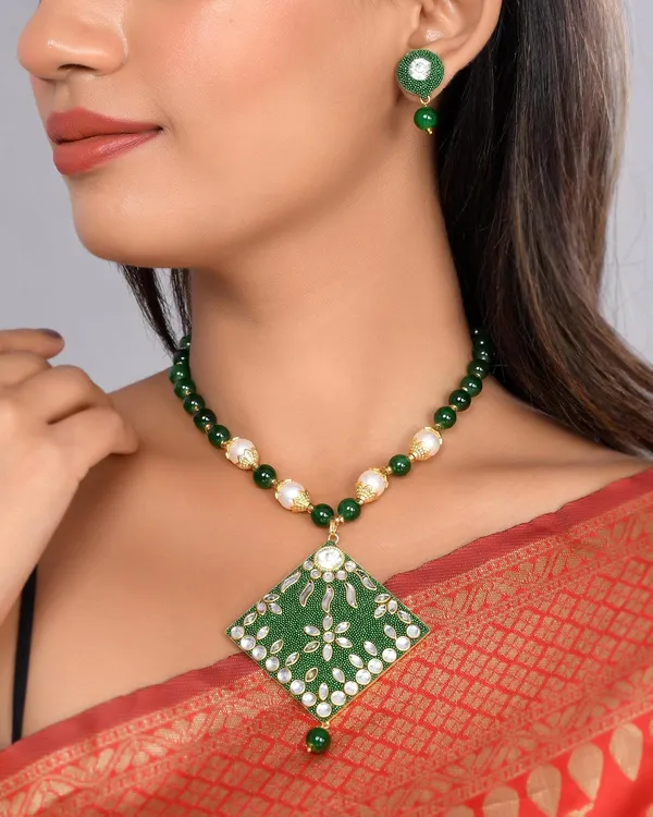 Emerald_Hydro_Beads_Shine_Beads_Square_Necklace_With_Earring_Set_|_Gemstone_Jewellery_Set_For_Women_And_Girls