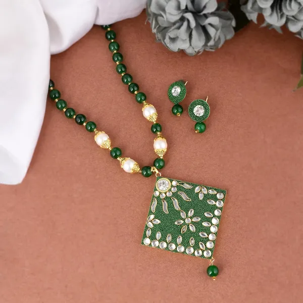 Emerald_Hydro_Beads_Shine_Beads_Square_Necklace_With_Earring_Set_|_Gemstone_Jewellery_Set_For_Women_And_Girls