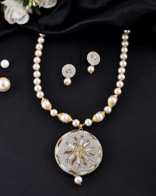 Crystal_Shine_Beads_Round_Shape_Necklace_With_Earring_Set_|_Gemstone_Jewellery_Set_For_Women_And_Girls