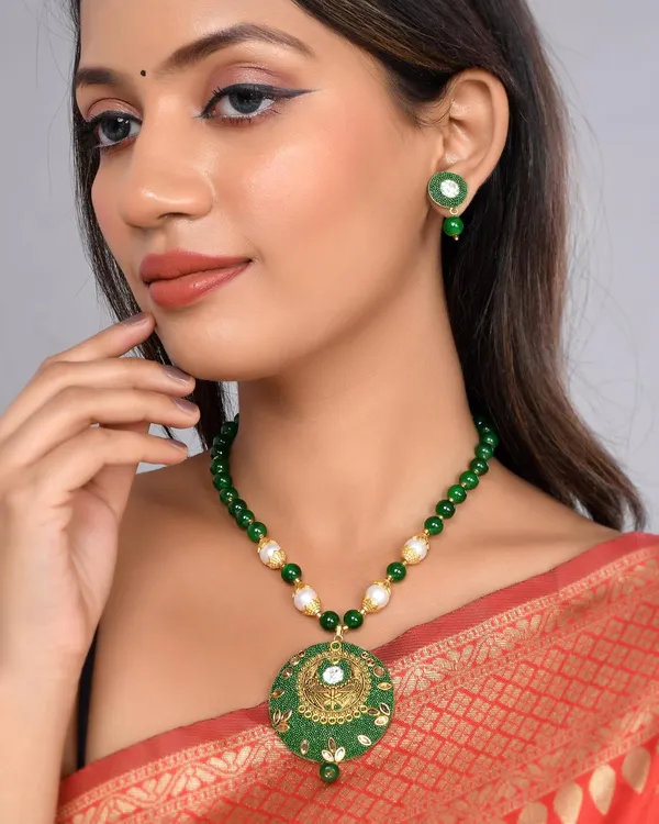 Green_Shine_Beads_Round_Shape_Necklace_With_Earring_Set_|_Gemstone_Jewellery_Set_For_Women_And_Girls