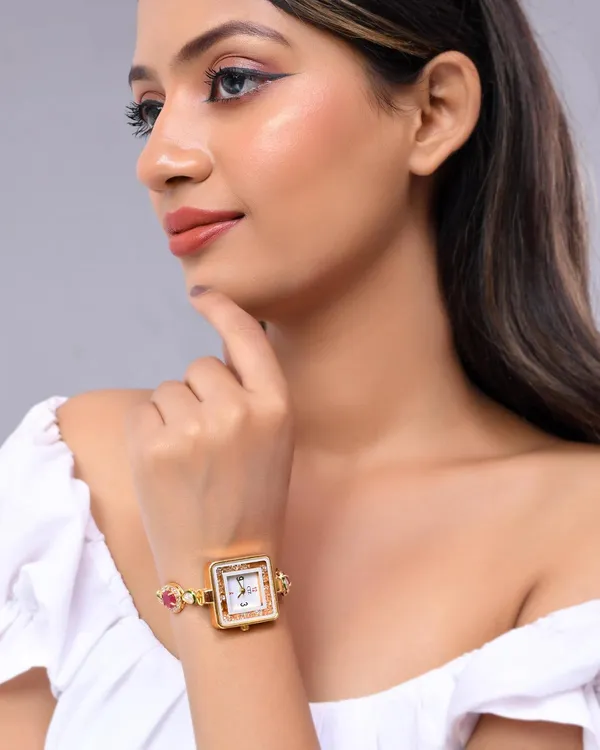 Gold_Wrist_Watch_For_Women_With_Gemstone_|_Stylish_Watch_With_Adjustable_Strip