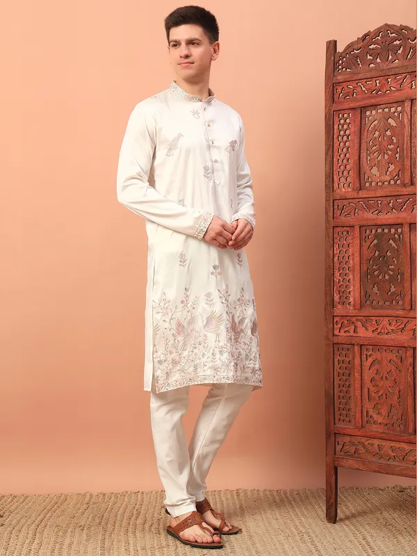 Men's_Off-White_Cotton_Slub_Embroidered_Bird_&_Floral_Sequin_Kurta