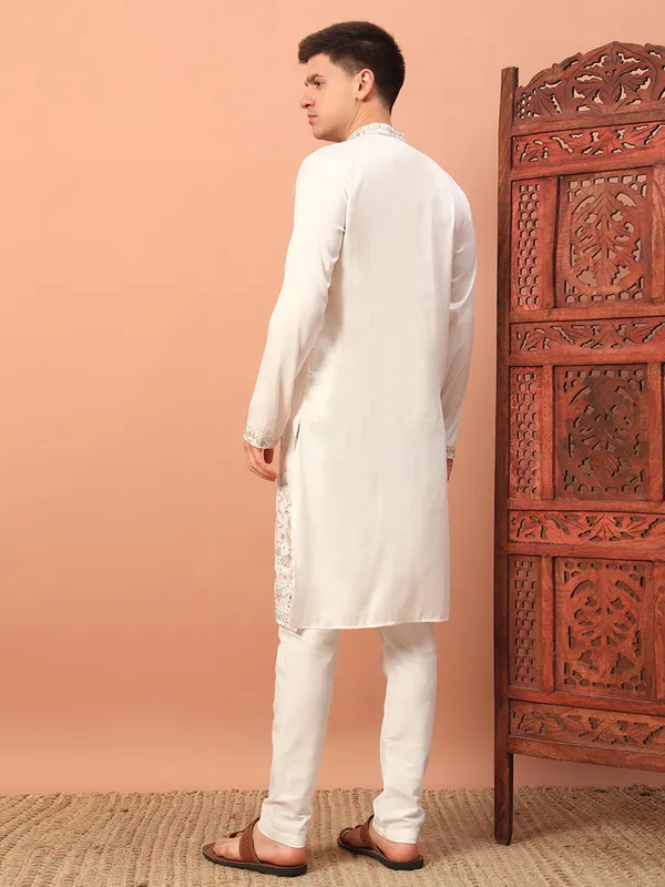 Men's_Off-White_Cotton_Slub_Embroidered_Bird_&_Floral_Sequin_Kurta