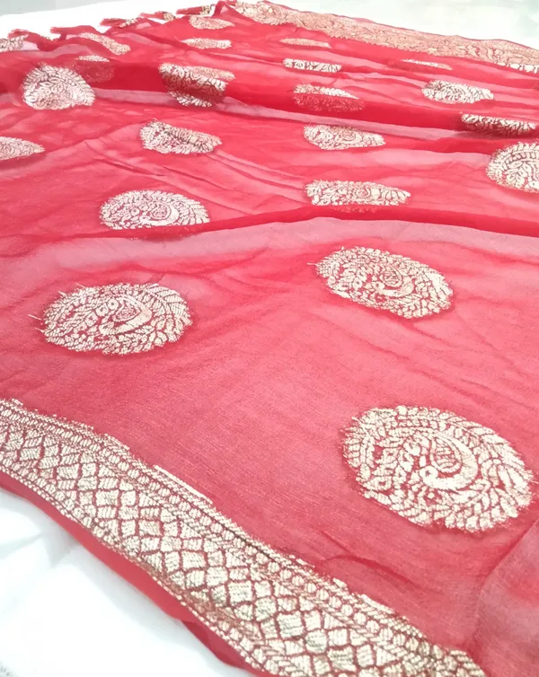 Red_Pure_Viscose_Georgette_Saree_With_Jacquard_Border_All_Over_Butta_With_Red_Blouse.