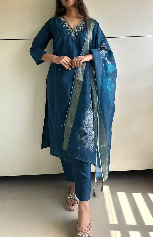 Amaira_BLUE_PRESENTING_COTTON_THREE_PIC_KURTI_SET