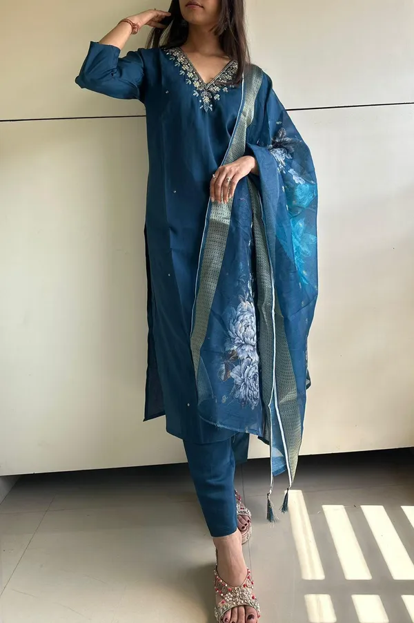 Amaira_BLUE_PRESENTING_COTTON_THREE_PIC_KURTI_SET