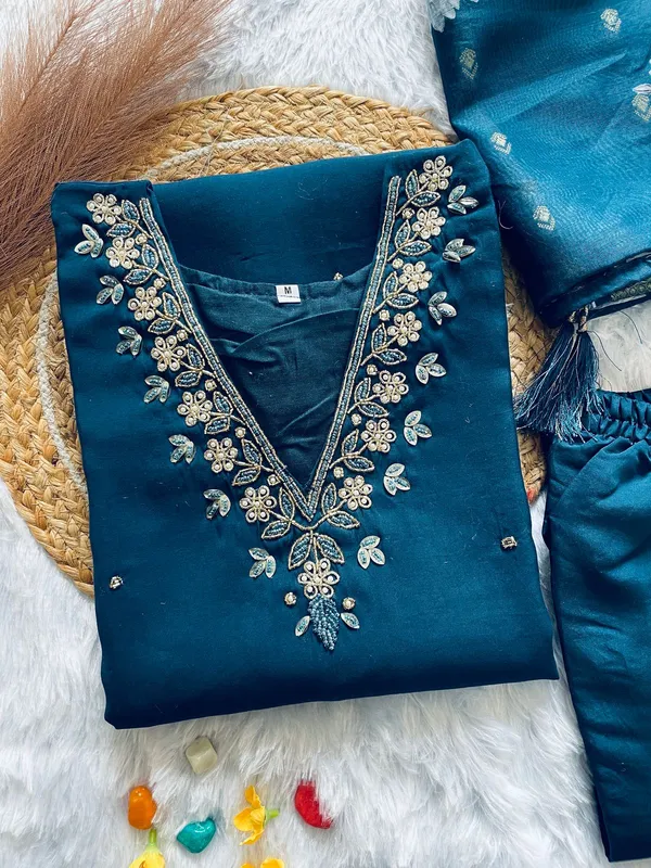 Amaira_BLUE_PRESENTING_COTTON_THREE_PIC_KURTI_SET