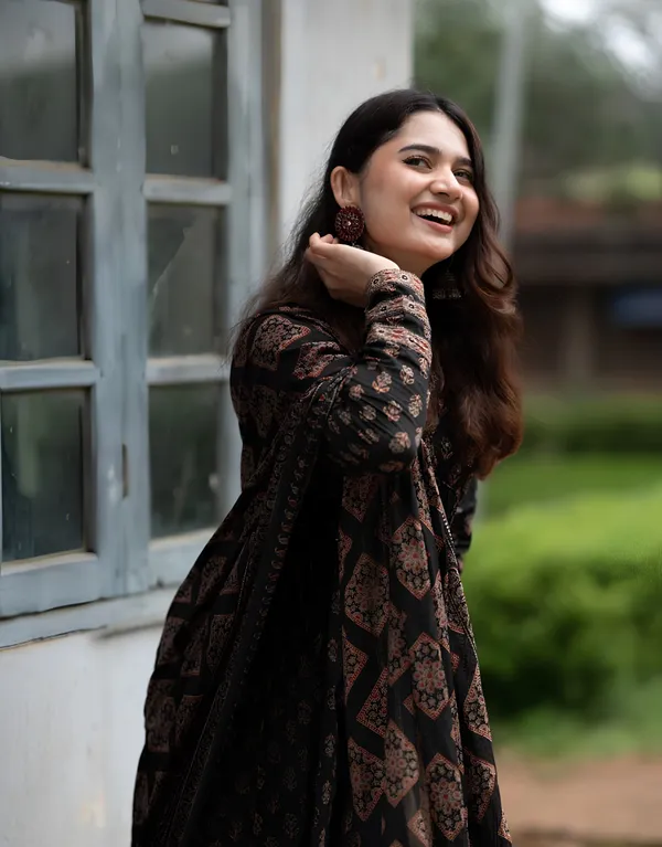 Black_Anarkali_Style_Ajrakh_Printed_V-_Neck_Cotton_Kurti_Pant_with_Dupatta_(Set_of_3)