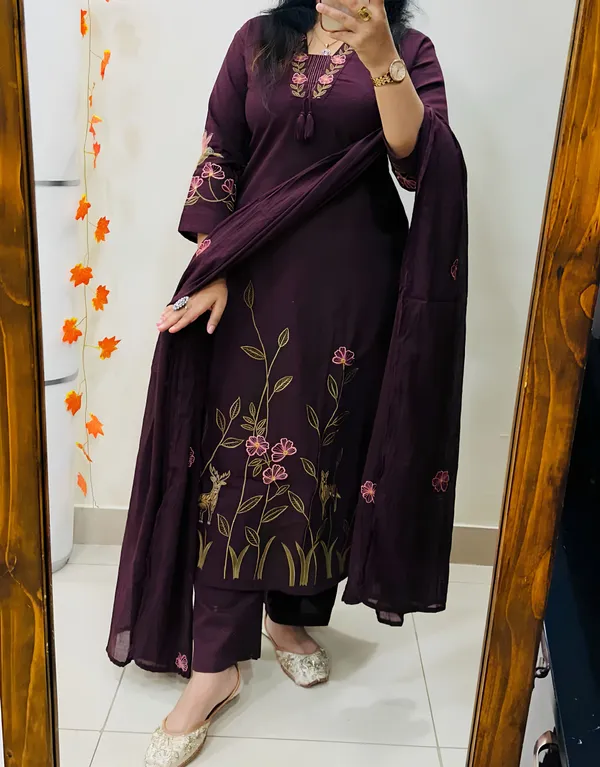 Falsa_v-neck_embroidered_Kurta_set